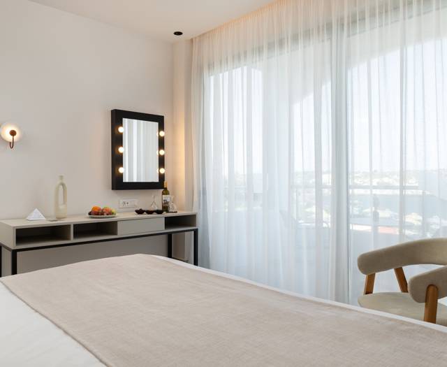 PRL Premium Deluxe Front Sea View 3 18